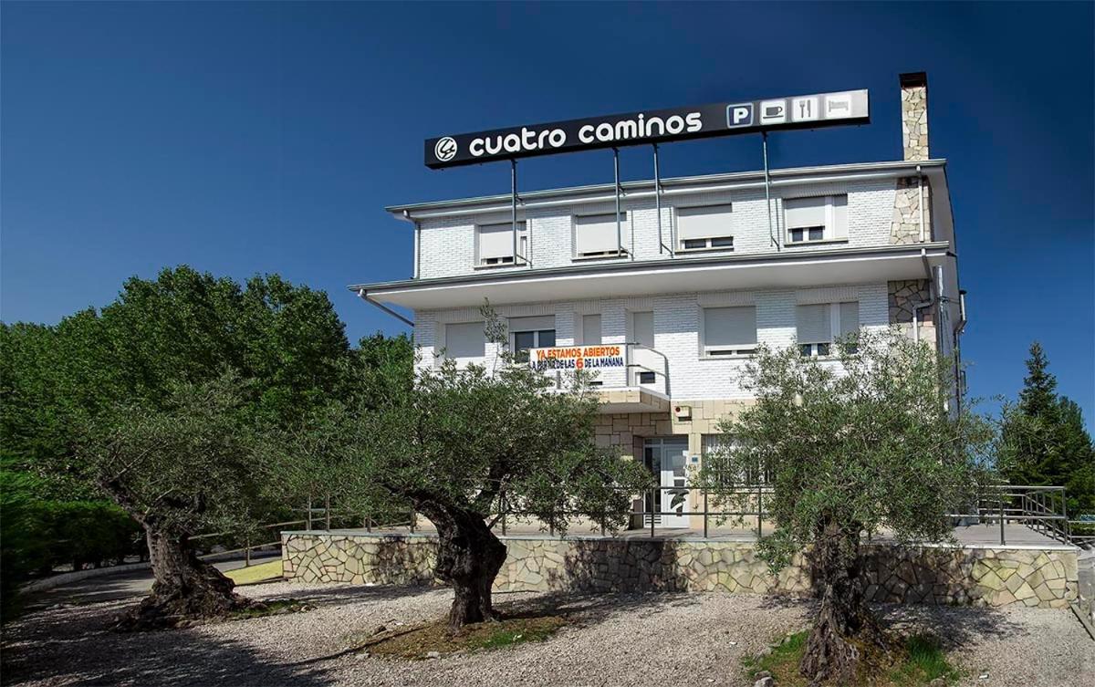Hostal Restaurante Cuatro Caminos Cubillos del Sil ภายนอก รูปภาพ
