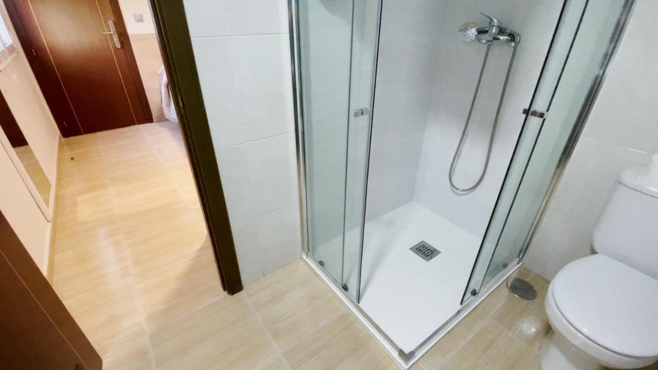 Hostal Restaurante Cuatro Caminos Cubillos del Sil ภายนอก รูปภาพ